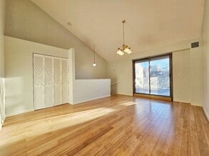 Building Photo - Beautiful renovated 3 bed 2 bath townhouse with deeded parking and easy Highway access