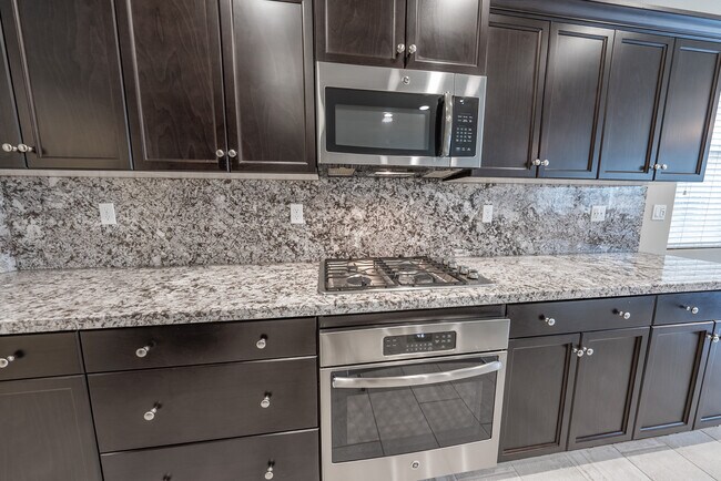Building Photo - 3555 Encino Ave