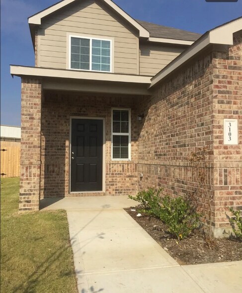 Building Photo - 3103 Quail St