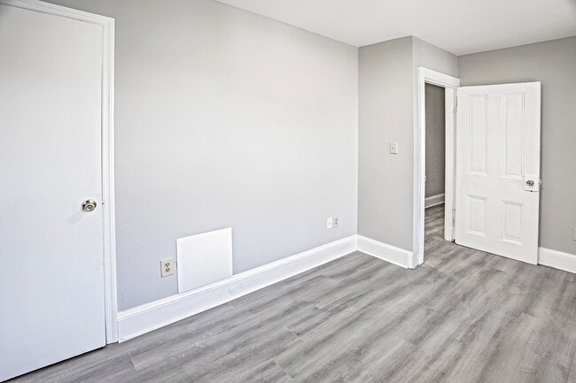Building Photo - 113 8th St