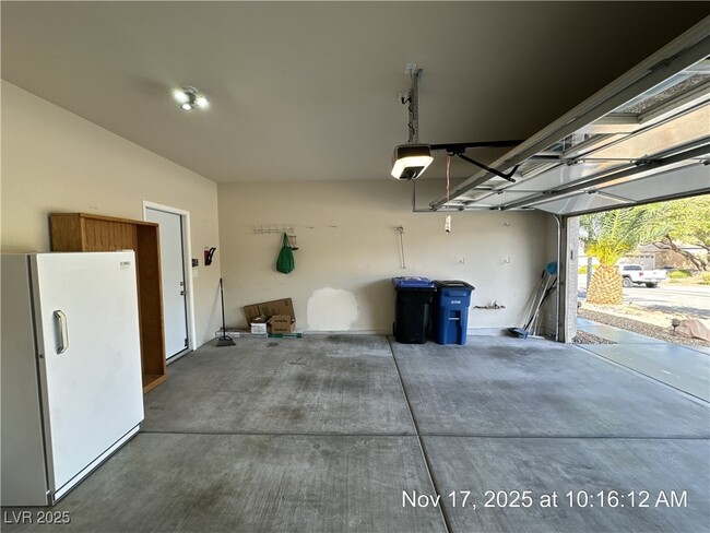 Building Photo - 2335 Meteor Shower St