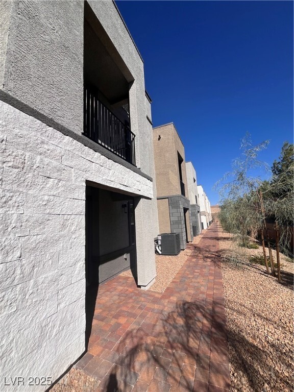 Building Photo - 8683 Luxuriant Ave