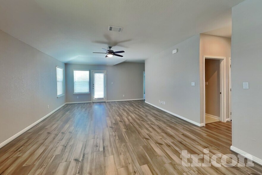 Building Photo - 13558 Paxton Blvd