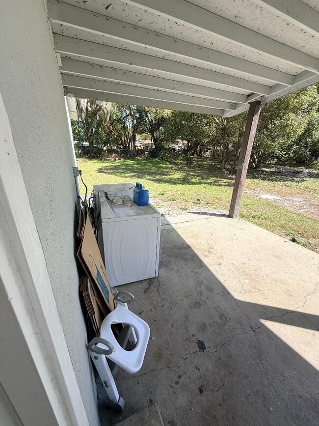 Building Photo - HUGE fenced yard with updated 2 bedroom Home  CALL Sheila to see 407-687-7900