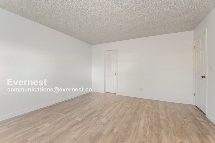 Building Photo - 6844 Countryside Ln