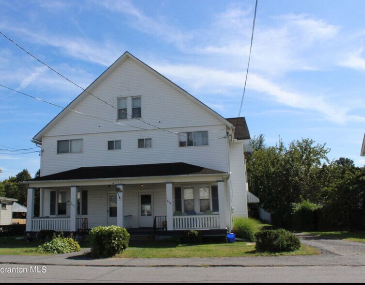 Primary Photo - 256 Main St