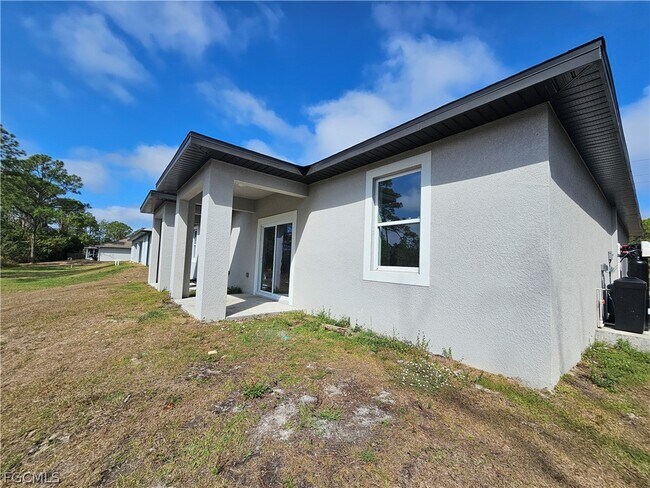 Building Photo - 8753 Buckingham Rd