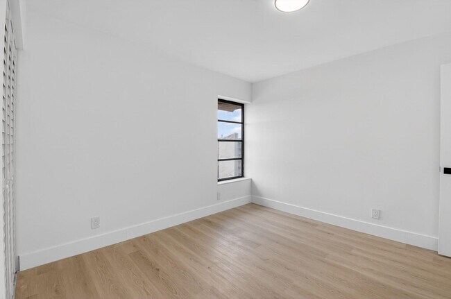 Building Photo - 14475 Strathmore Ln