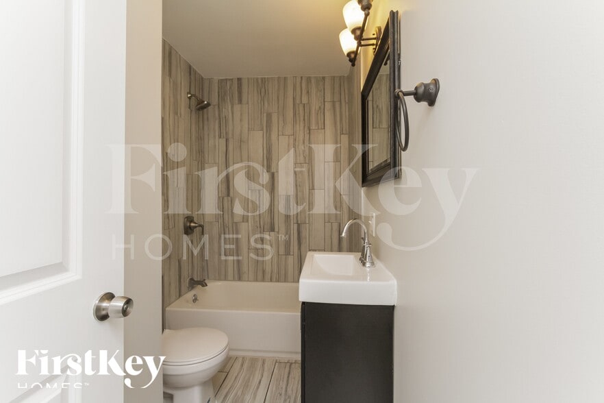 Building Photo - 21939 Millard Ave