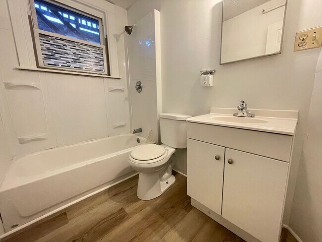 Building Photo - 459 Beech St