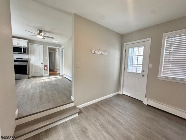 Building Photo - 156 E Prospect St