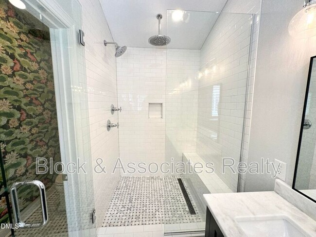 Building Photo - 4512 Drexel Dr