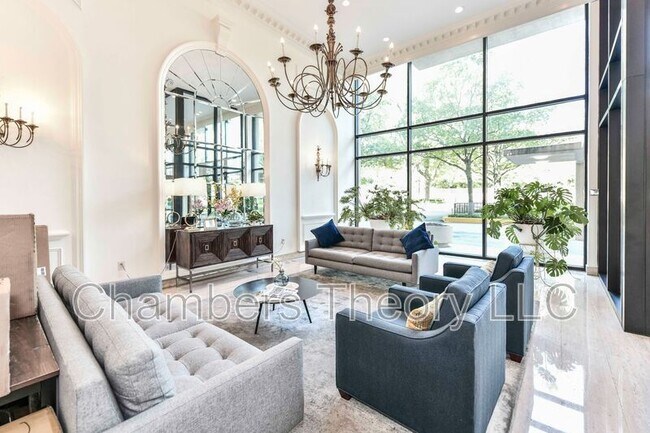 Building Photo - 1300 Army Navy Dr