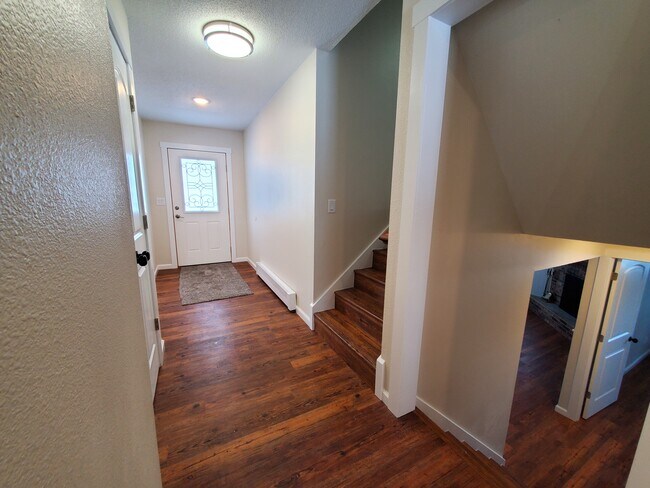Building Photo - 2861 Longfellow Rd N