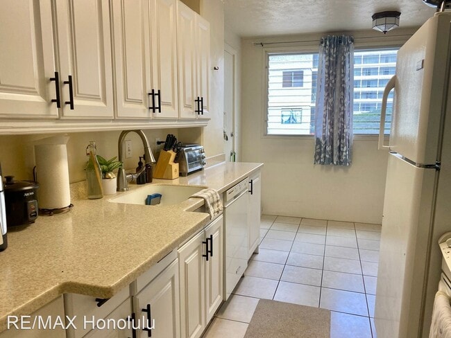 Building Photo - 2 br, 2 bath House - 2355 Ala Wai Blvd Apt...