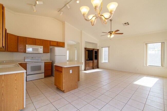 Building Photo - Gorgeous 3 bed, 2 bath home located near 87th Ave and Cactus