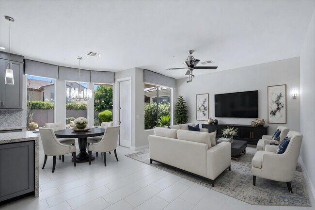 Building Photo - 7647 E Los Gatos Dr