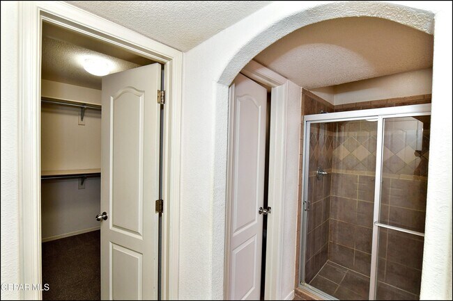 Building Photo - 6372 Franklin Ridge Dr