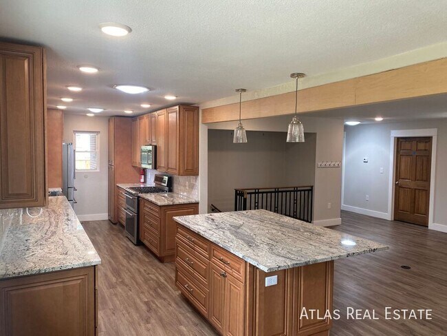 Building Photo - 6201 S Clarkson St