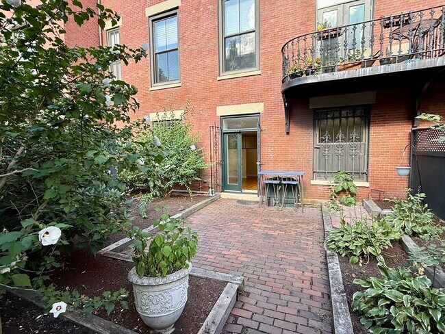 Building Photo - 130 Appleton St