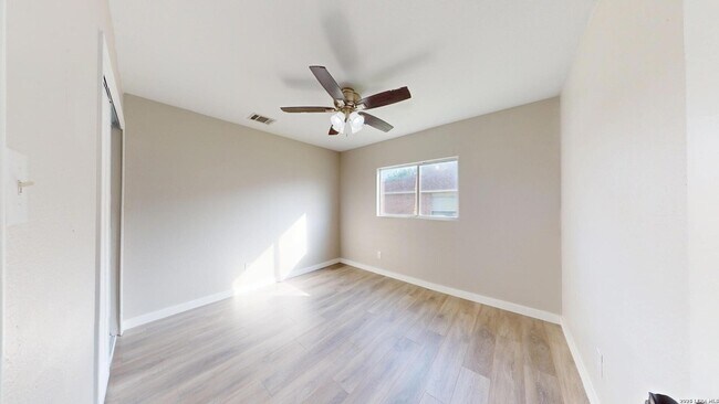 Building Photo - 145 S Willow Way