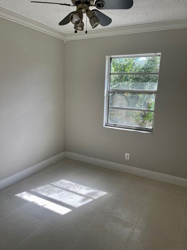 Building Photo - West Park single family house
