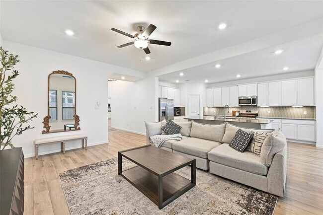 Building Photo - 805 Westwood Dr