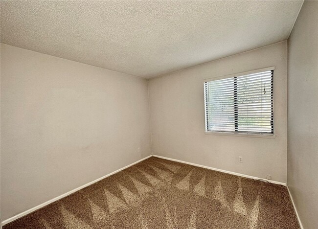 Building Photo - 2Bd/2Ba Kirkland Condo