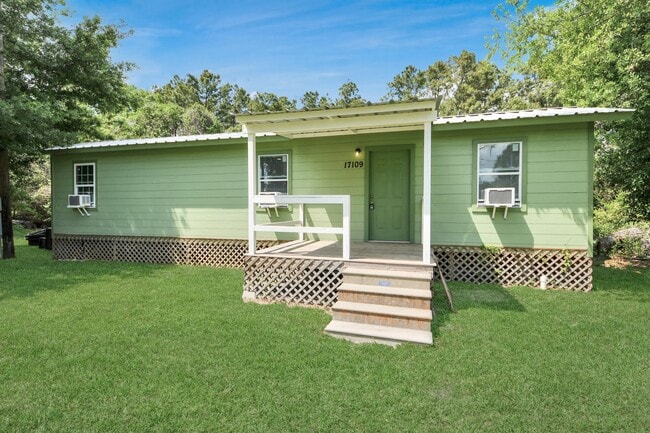 Building Photo - 17109 River Rd