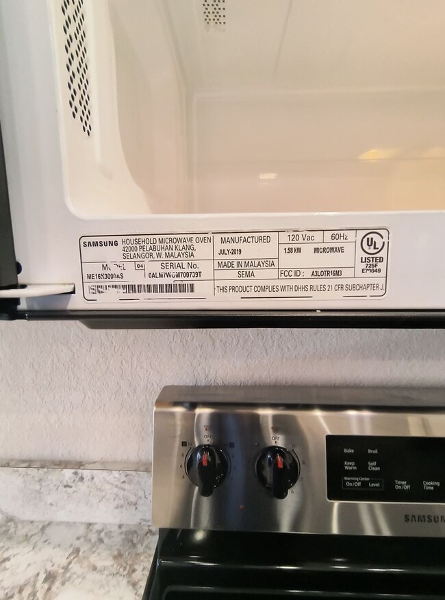 Building Photo - SOLAR ENGERY HOME!!! 4 BEDROOM 2 BATHROOM IN AUBURNDALE.