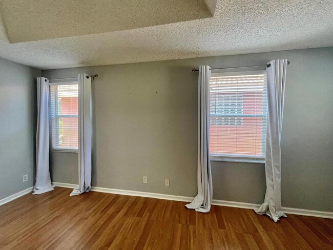 Building Photo - 5621 Azalea Cir