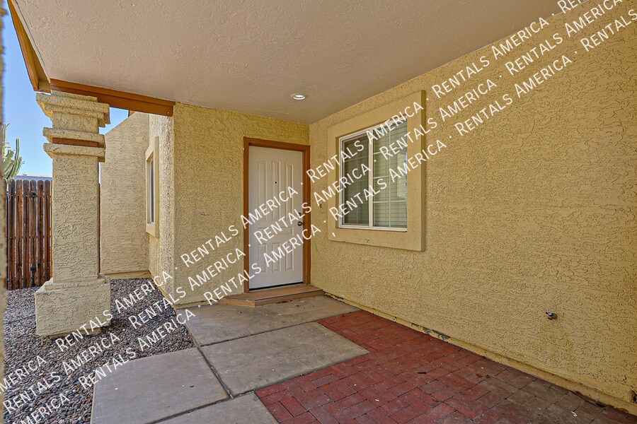 Building Photo - 10021 N 66th Ave
