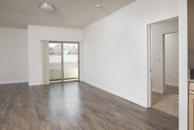 Interior Photo - 6816 Independence Ave
