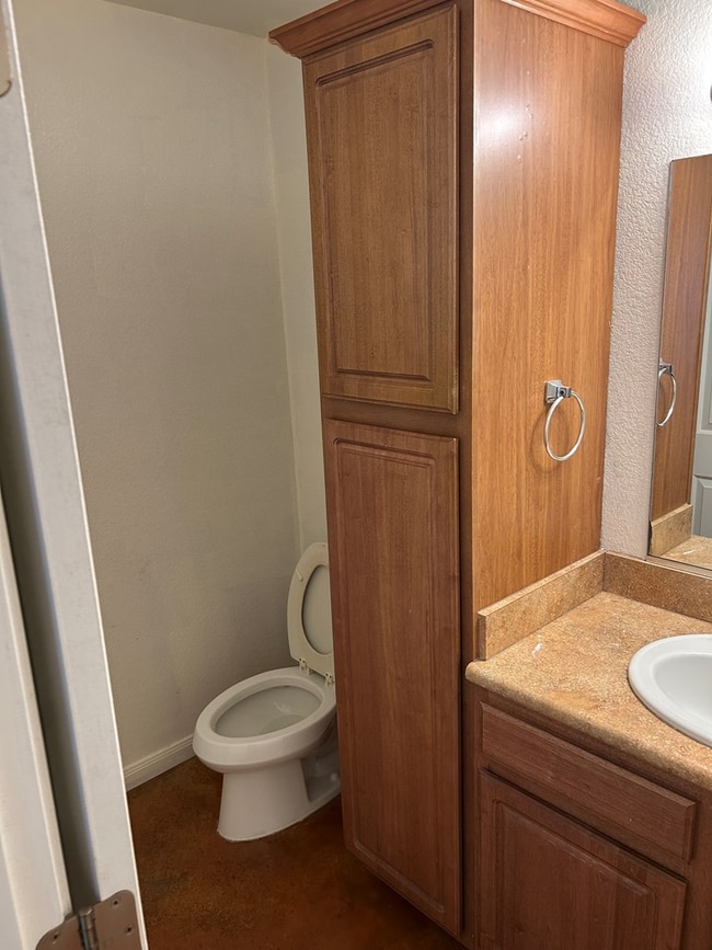 Building Photo - 486 Bridle Path