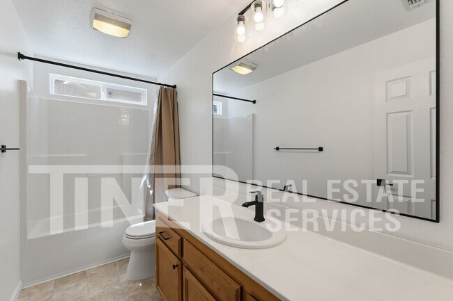 Building Photo - 3961 Martis St