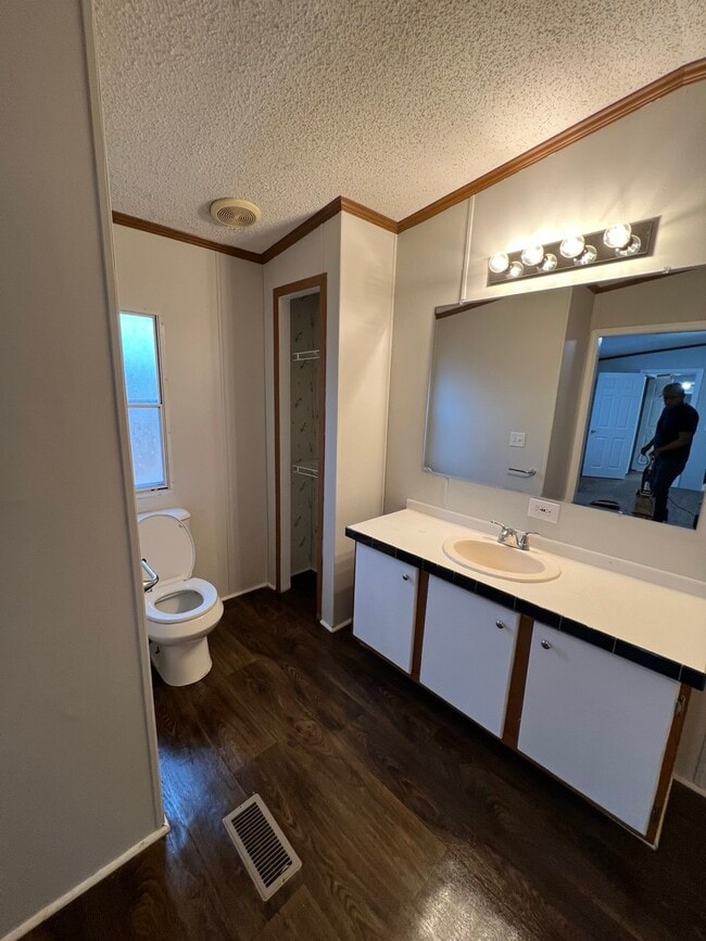 Building Photo - 691 Julia St