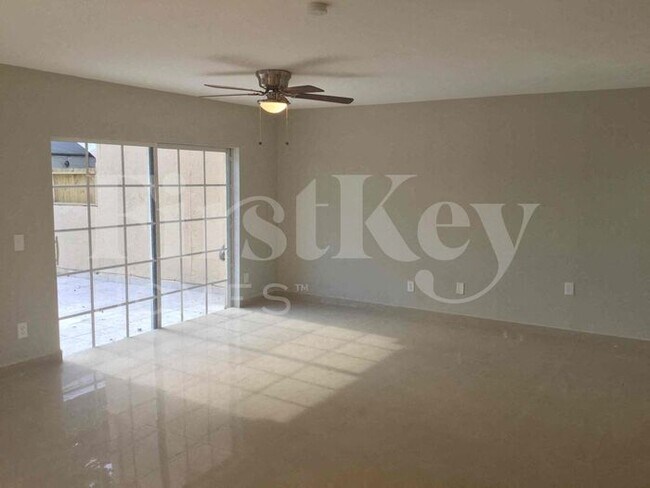 Building Photo - 6723 SW 140th Ave