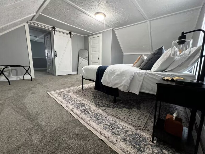 Building Photo - 1215 Eagle St