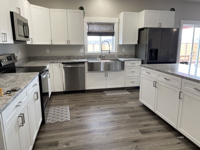 Building Photo - 1555 W Creekside Dr