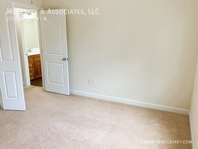Building Photo - 2737 Ansol Ln