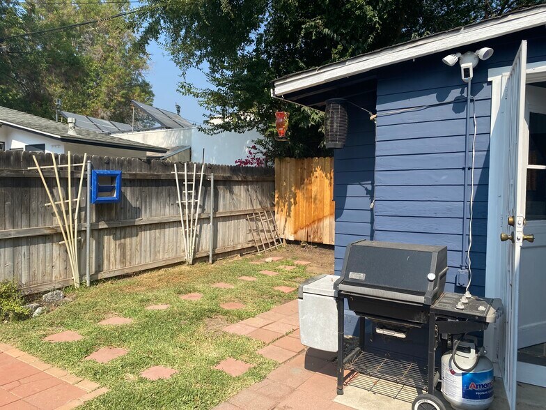 Building Photo - 152 N Bonnie Ave