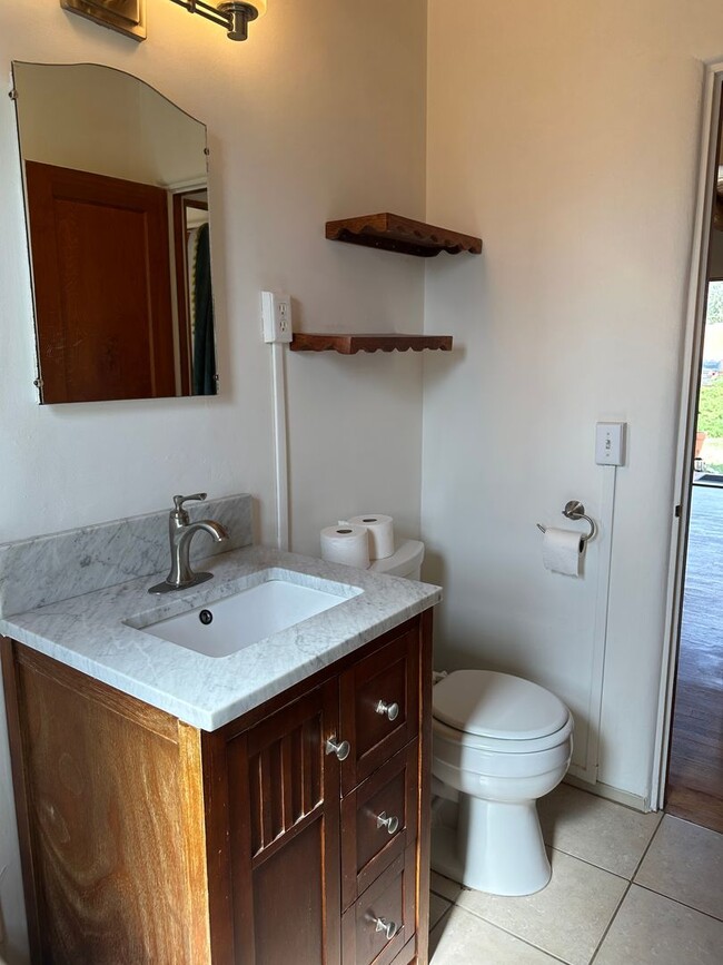 Building Photo - 1361 Santa Rosa Dr