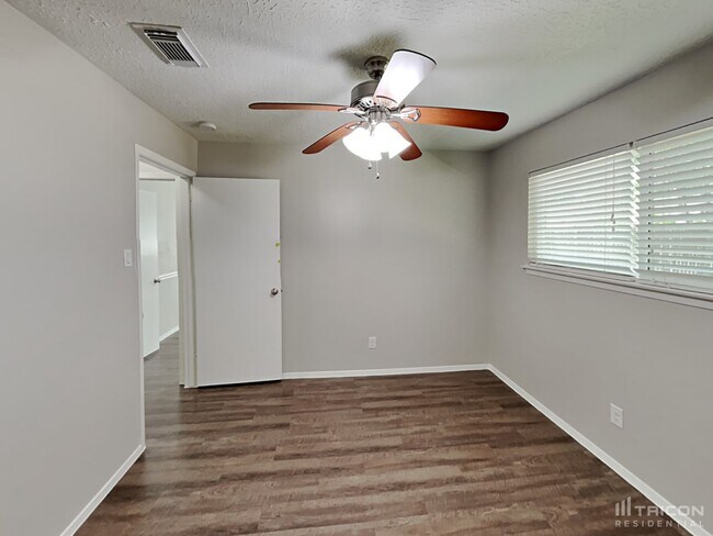 Building Photo - 8218 Tattershall Cir