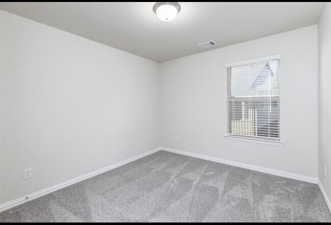 Building Photo - 428 Edward Rd