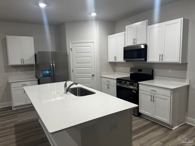 Building Photo - 8057 Fir Tree Dr