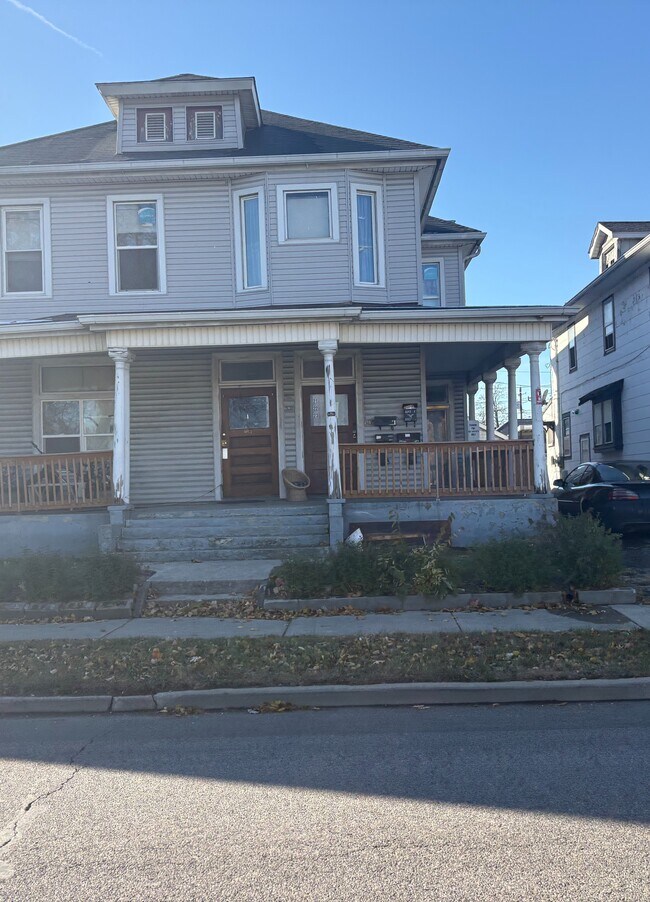 Building Photo - 1930 Lafayette St