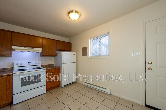 Building Photo - 1825 Edgewater Ave