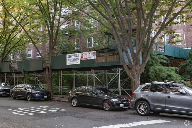 Building Photo - The Waterfall Apartments