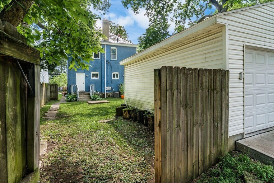 Building Photo - 397 Stoddart Ave
