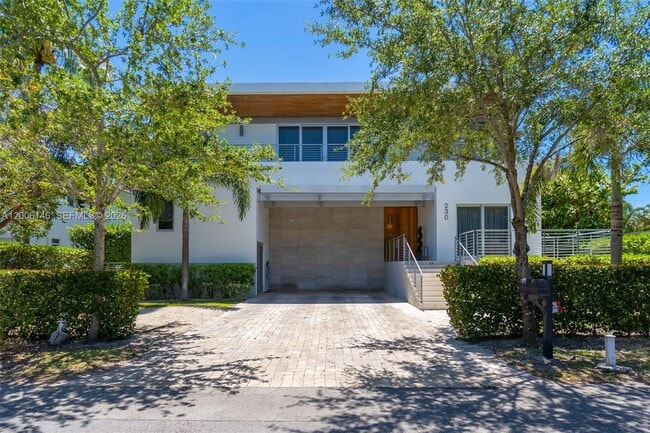 Building Photo - 230 W McIntyre St